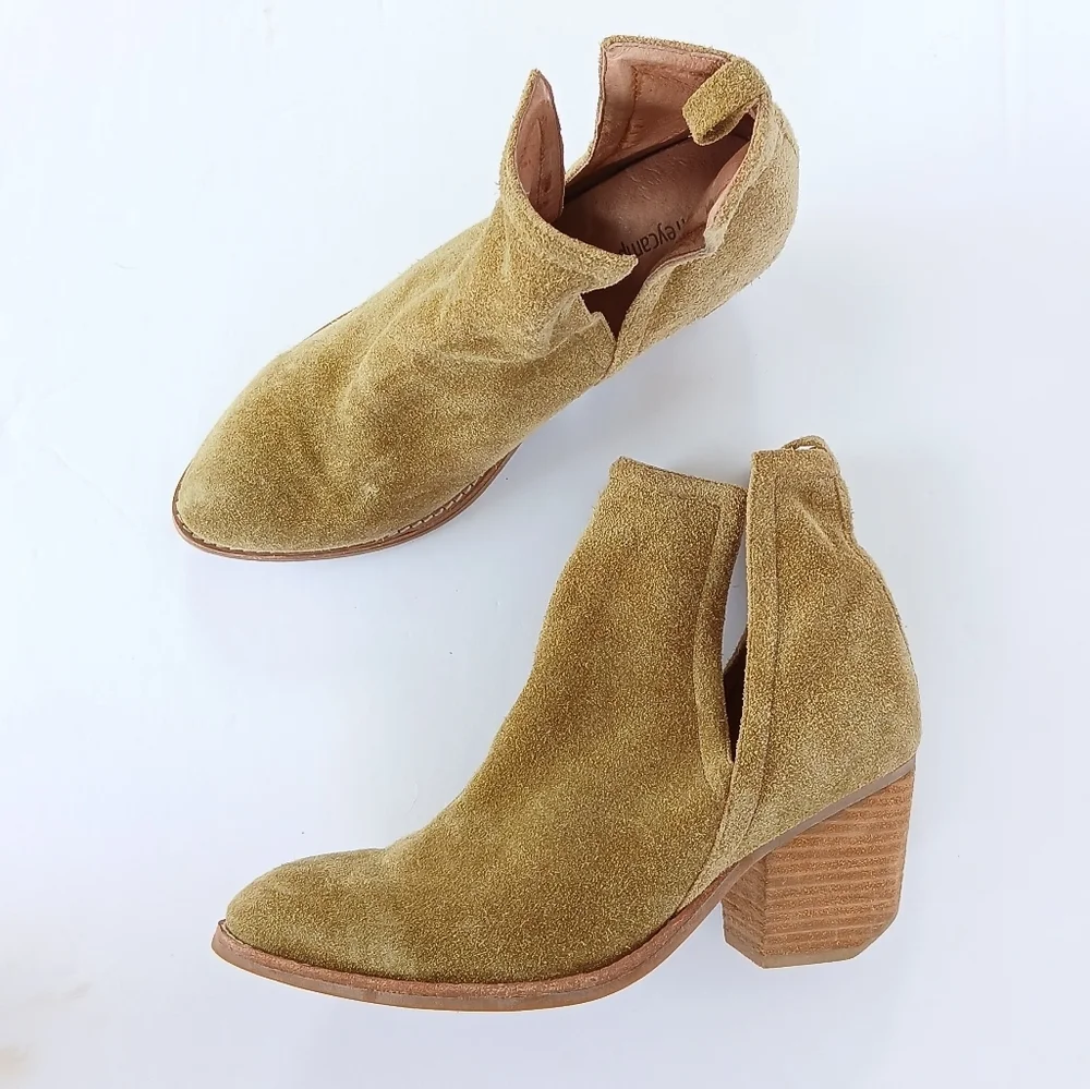 Jeffrey Campbell Orwell Suede Bootie Size 10